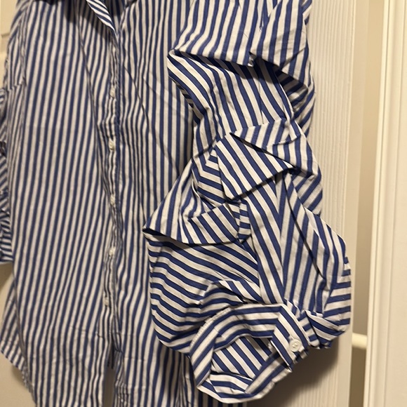For the Republic blue/white pinstriped button down shirt ruched sleeves - Picture 2 of 4